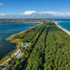 Jastarnia: Odkryj atrakcje! Od plaż po historię pełny przewodnik