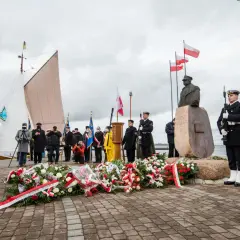 Gdzie Bałtyk szepcze historie? Pomniki ludziom morza w Polsce