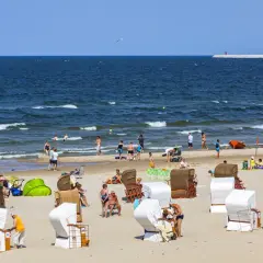 Zakazy kąpieli nad Bałtykiem: Gdzie sprawdzić i jak uniknąć ryzyka?