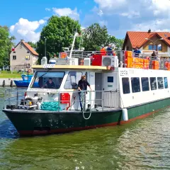 Krynica Morska: Jak dojechać bez stresu? Samochód, bus, statek.
