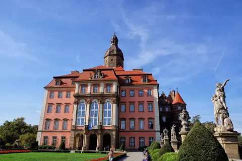 Zamek Książ: Gdzie zjeść? Przewodnik po zamkowych i okolicznych smakach