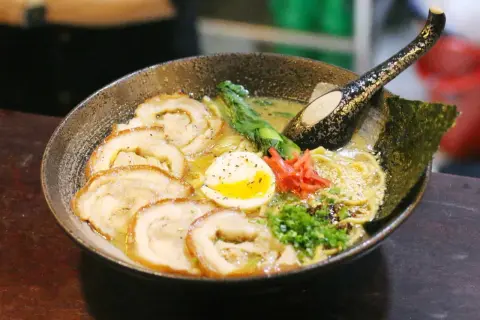 Katowice: Gdzie zjeść? Od rolady po ramen Twój przewodnik!