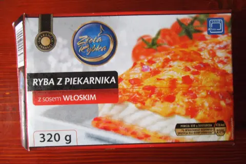 Ryba z piekarnika z sosem włoskim marki Złota Rybka, 320g. Pyszne danie gotowe do pieczenia.