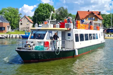 Krynica Morska: Jak dojechać bez stresu? Samochód, bus, statek.