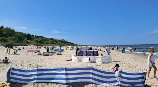 Gdzie leżą Chałupy? Odkryj raj dla surferów i naturystów