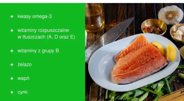 Czy łosoś jest zdrowy? Tak, dzięki kwasom omega-3, witaminom i minerałom. Na talerzu świeży łosoś z cytryną i dodatkami.