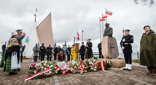 Gdzie Bałtyk szepcze historie? Pomniki ludziom morza w Polsce
