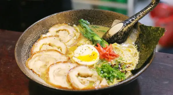 Katowice: Gdzie zjeść? Od rolady po ramen Twój przewodnik!