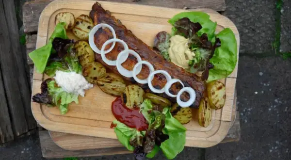 Zakopane: Gdzie zjeść? Przewodnik po najlepszych karczmach i restauracjach