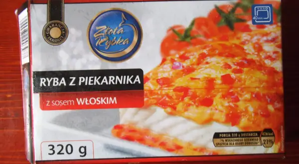 Ryba z piekarnika z sosem włoskim marki Złota Rybka, 320g. Pyszne danie gotowe do pieczenia.