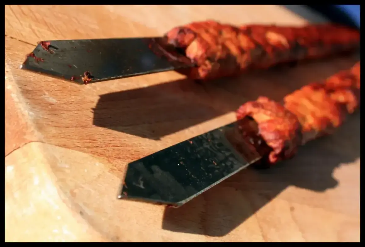 Ostre noże do krojenia mięsa kebab skład.