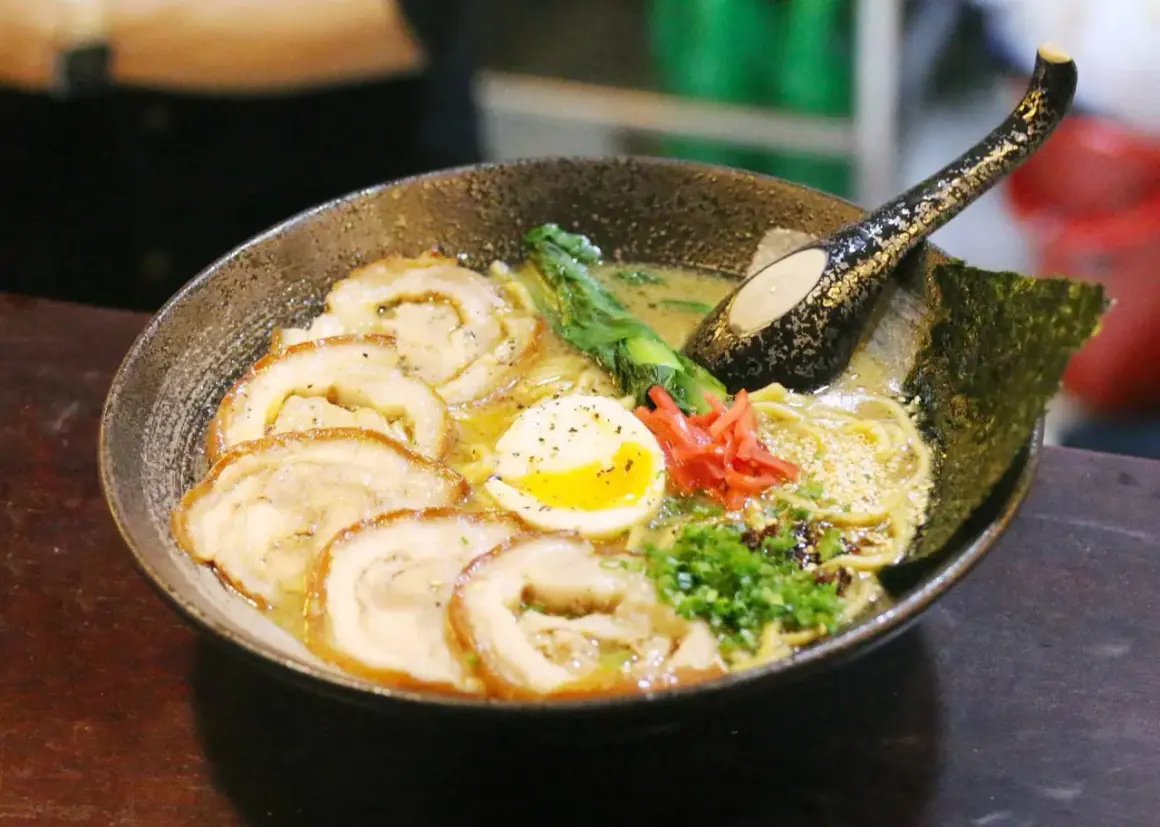 Katowice: Gdzie zjeść? Od rolady po ramen Twój przewodnik!
