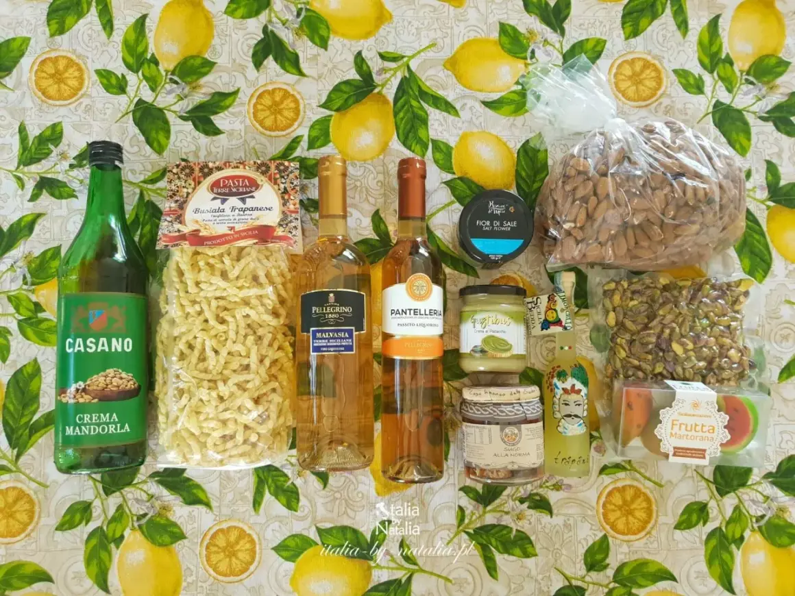 Co można przywieźć z Włoch samolotem? Pyszne sycylijskie specjały: pastę, krem migdałowy, pistacjowy, wina, oliwę, owoce marcepanowe i inne smakołyki.
