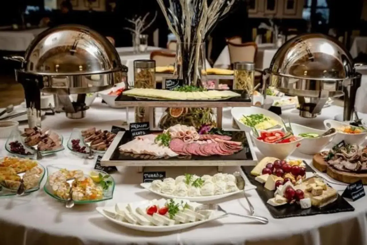 Zamek Książ restauracje dziedziniec jedzenie