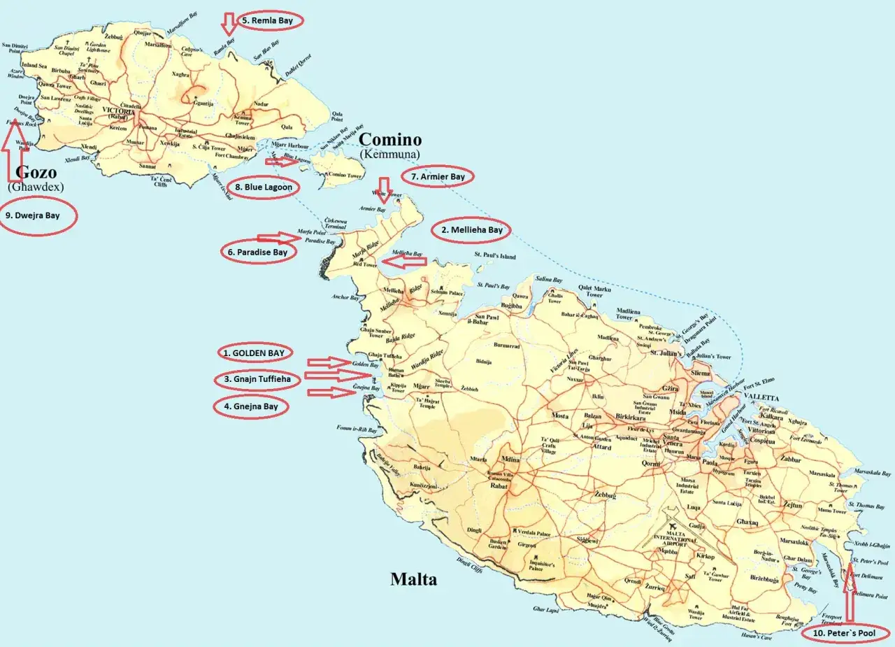 Mapa Malty z zaznaczonymi zatokami, w tym Golden Bay, Gnejna Bay i Mellieha Bay. Malta jakie morze? Woda wokół wyspy jest turkusowa i krystalicznie czysta.